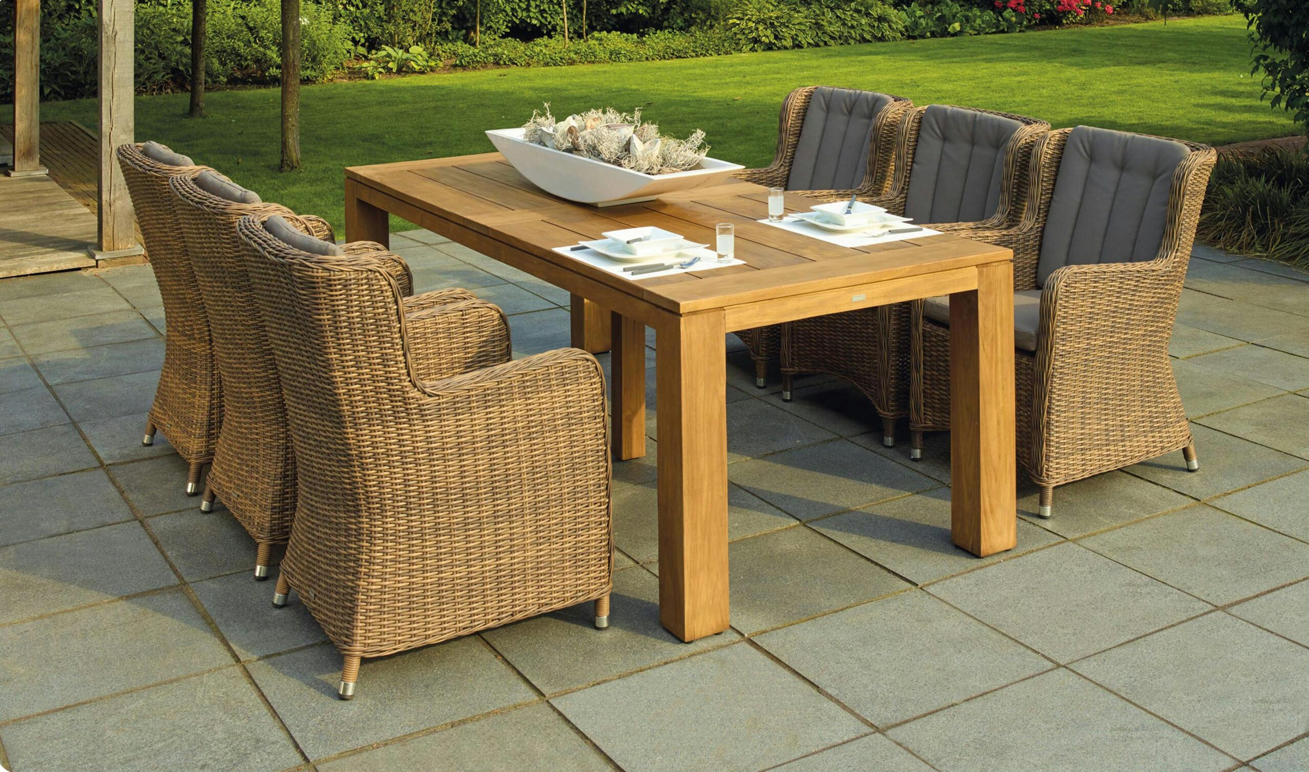 Patio & Outdoor Furniture